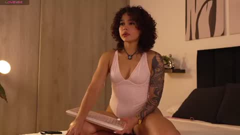 Snapshot of izzy_vega chatting on June 10, 2026, 1:28 am Izzy vega online show from June 10, 2026, 1:28 am