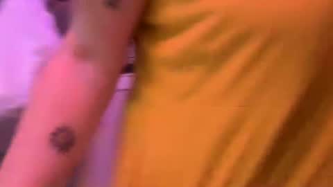 izzyishottttt online show from October 29, 2025, 10:17 am