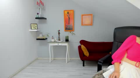 Snapshot of izzymonro chatting on December 14, 2025, 8:41 am Izzy online show from December 14, 2025, 8:41 am