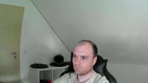 here4y online show from April 4, 2026, 2:25 pm