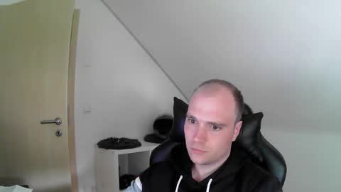 here4y online show from April 12, 2026, 3:28 pm