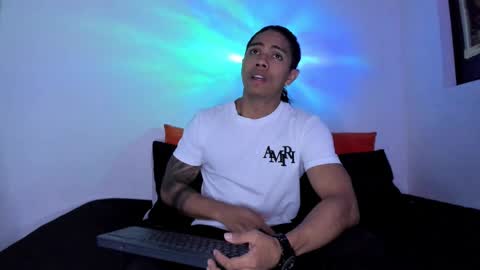 i am juan musiry independent model  online show from October 18, 2025, 2:25 am