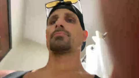 Snapshot of j_sqared4828 chatting on August 6, 2026, 11:06 pm j_sqared4828 online show from August 6, 2026, 11:06 pm