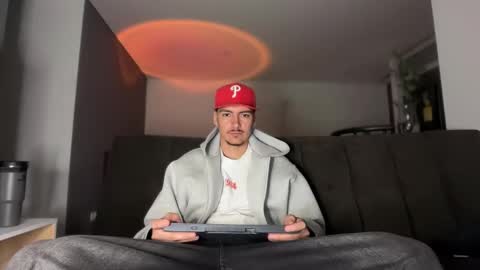 INDEPENDENT MODEL online show from November 28, 2025, 3:09 am