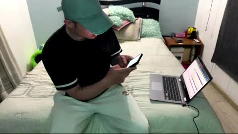 jacks_parrows online show from November 17, 2025, 7:25 am