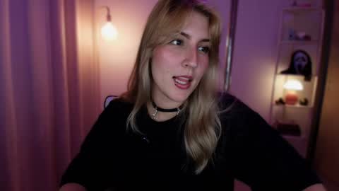 Linda Sofia help me get to 100 thumbs up online show from April 26, 2026, 2:09 am
