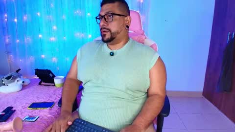 daddy sir master bear online show from March 8, 2025, 12:22 am