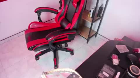 Jade online show from October 31, 2025, 2:56 am