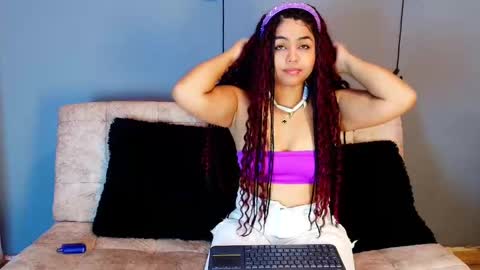 Snapshot of jade_brunnette chatting on October 8, 2025, 8:39 pm Jade Brunete online show from October 8, 2025, 8:39 pm