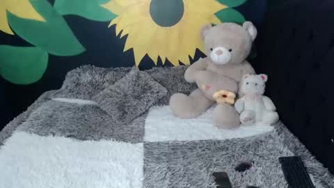 jade_scarlett1 online show from February 19, 2025, 3:49 pm