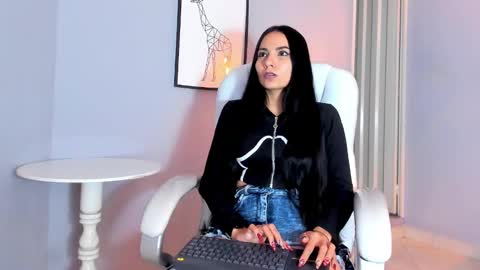 Snapshot of jade_scarllet chatting on December 3, 2024, 3:41 am karlla scarlet online show from December 3, 2024, 3:41 am