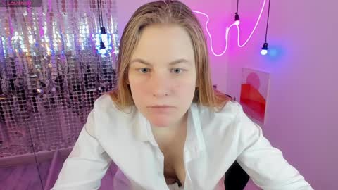 Jade online show from February 8, 2025, 8:42 pm