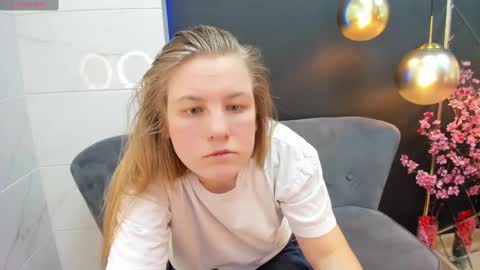 Jade online show from February 16, 2025, 4:42 pm