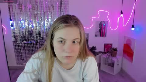 Jade online show from March 9, 2025, 1:37 pm