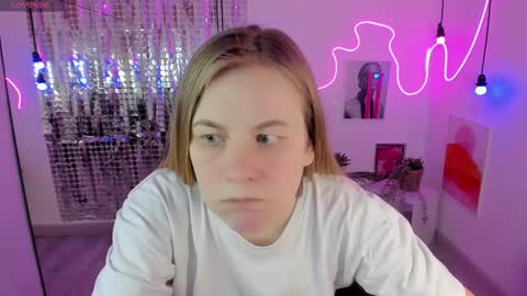 Jade online show from March 9, 2025, 4:44 pm