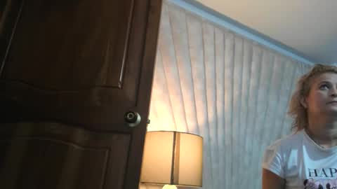 Jade  online show from October 27, 2025, 10:08 am