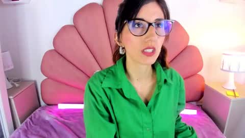 Snapshot of jade_white_ chatting on February 3, 2025, 12:14 pm jade white online show from February 3, 2025, 12:14 pm