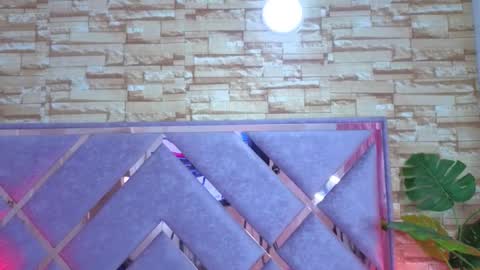 jade white  online show from March 2, 2026, 1:18 pm