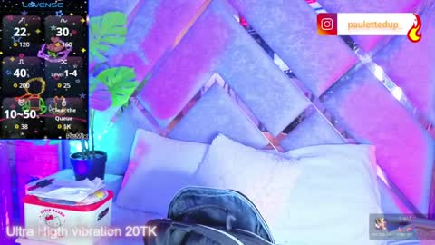 jade white  online show from April 3, 2026, 12:58 pm