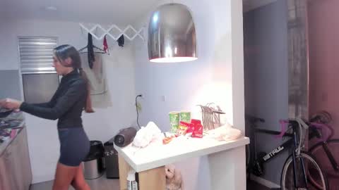 Jade online show from November 9, 2025, 12:20 am