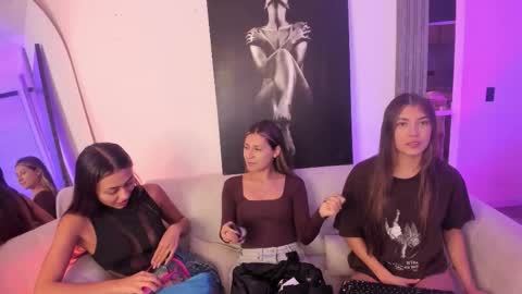 Jade online show from November 11, 2025, 2:22 am