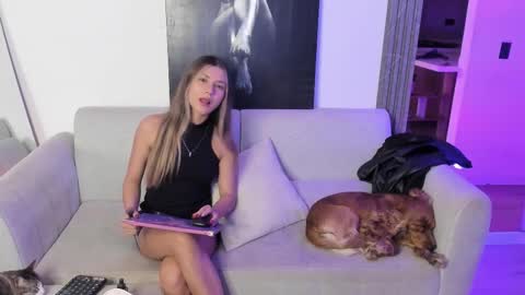 Jade online show from November 26, 2025, 2:12 am