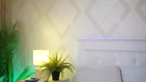  Jade  online show from December 15, 2025, 8:24 pm