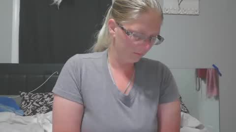 Snapshot of jadeluv chatting on October 2, 2025, 1:01 am JadeLuv online show from October 2, 2025, 1:01 am