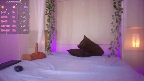 JADE online show from September 9, 2025, 8:08 pm