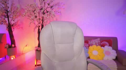 Jade Summer online show from April 4, 2026, 11:40 am