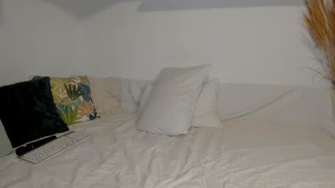 elena online show from February 3, 2026, 3:04 am