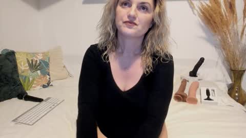 elena online show from February 20, 2026, 2:41 am