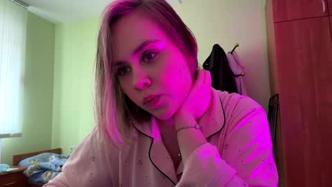 Snapshot of jadwigamanjarres chatting on April 8, 2026, 12:27 pm Mila online show from April 8, 2026, 12:27 pm