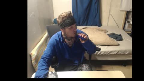 showingitoff online show from November 3, 2025, 6:14 am