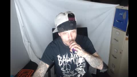 showingitoff online show from December 19, 2025, 6:09 am