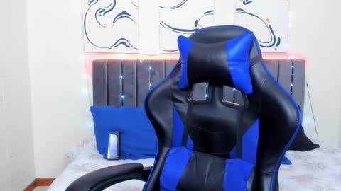 Snapshot of jake_shadow14 chatting on December 24, 2024, 4:11 am Hi guys im new 3 online show from December 24, 2024, 4:11 am