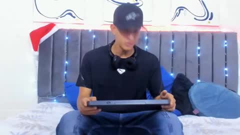 Snapshot of jake_shadow14 chatting on December 30, 2024, 8:25 pm Hi guys im new 3 online show from December 30, 2024, 8:25 pm