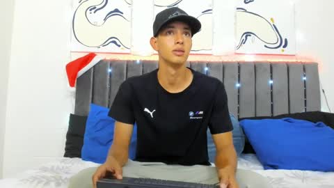 Snapshot of jake_shadow14 chatting on January 8, 2025, 1:53 am Hi guys im new 3 online show from January 8, 2025, 1:53 am