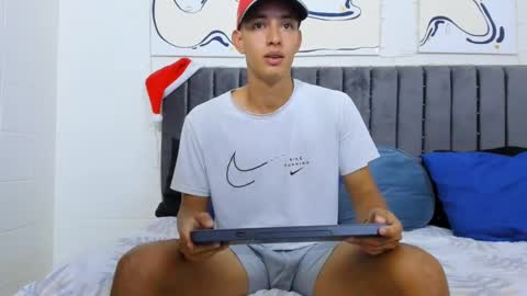 Snapshot of jake_shadow14 chatting on January 13, 2025, 11:49 pm Hi guys im new 3 online show from January 13, 2025, 11:49 pm