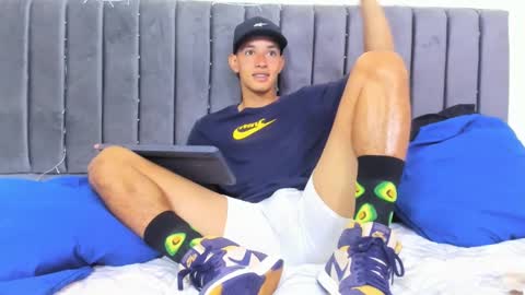 Snapshot of jake_shadow14 chatting on February 25, 2025, 5:15 pm Hi guys im new 3 online show from February 25, 2025, 5:15 pm