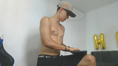 Hi guys im new 3 online show from May 27, 2026, 7:22 pm