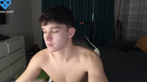 Snapshot of james_friends chatting on December 12, 2024, 9:37 pm James online show from December 12, 2024, 9:37 pm