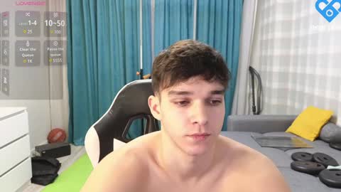 Snapshot of james_friends chatting on January 12, 2025, 9:29 pm James online show from January 12, 2025, 9:29 pm