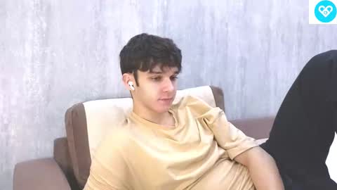Snapshot of james_friends chatting on February 28, 2025, 12:10 am James online show from February 28, 2025, 12:10 am