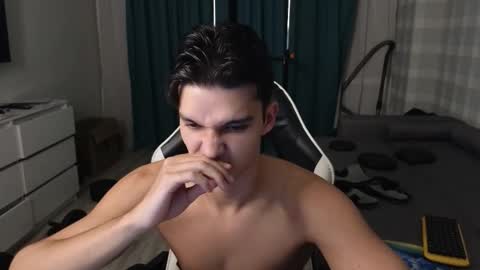 Snapshot of james_friends chatting on September 19, 2025, 9:37 pm James online show from September 19, 2025, 9:37 pm