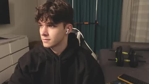 Snapshot of james_friends chatting on October 13, 2025, 9:04 pm James online show from October 13, 2025, 9:04 pm