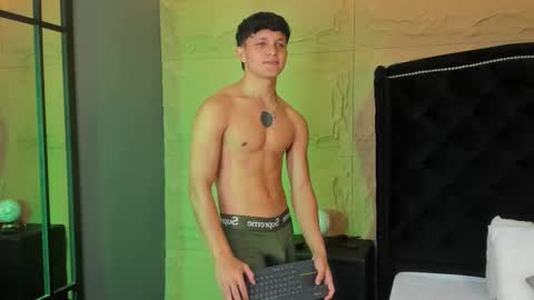 jamesgolden_ online show from December 2, 2025, 2:01 pm