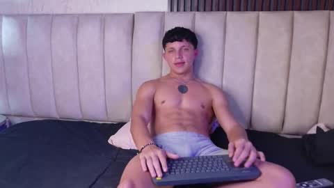 jamesgolden_ online show from December 3, 2025, 11:25 pm