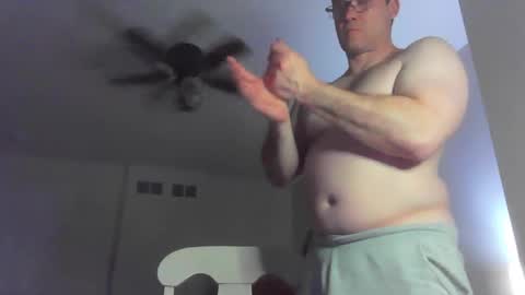 Snapshot of jamesjewels chatting on December 14, 2025, 4:29 am jamesjewels online show from December 14, 2025, 4:29 am