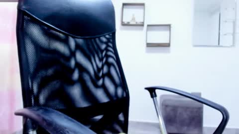 jan_milkhot online show from January 19, 2025, 9:02 pm